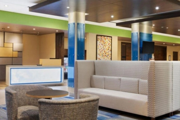 Premier Hotel Properties - Holiday Inn Express & Suites Lobby in Kirksville.